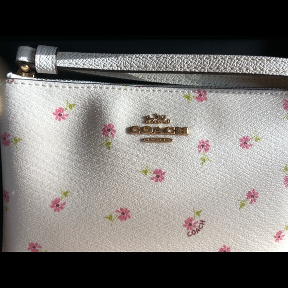 COACH Boxed Corner Zip With Charms JUST IN - Picture 4 of 8